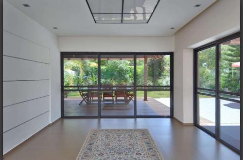 WhatsApp-Image-2025-03-26-at-17.50.04